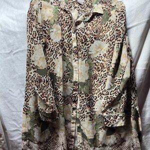 🌷Chico's Green and Cream Casual Button Down Shirt